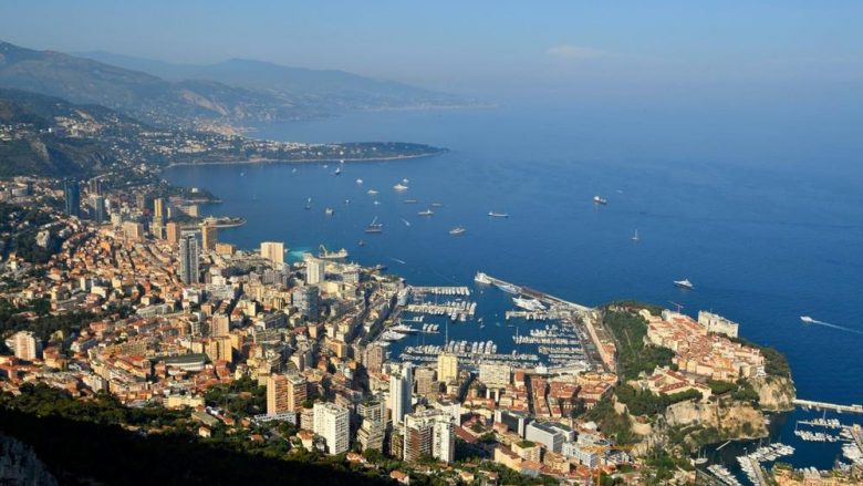 Monako është një shtet shumë i vogël që ka vendosur të zgjerohet në det, milionerët nuk po kanë vend për ndërtimin e vilave