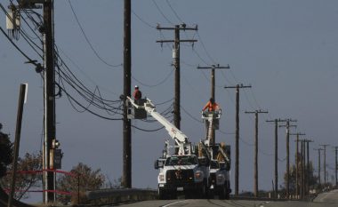 Kalifornia bëhet gati për terrin e paralajmëruar, dy milionë banorë do të mbesin pa energji elektrike për shtatë ditë