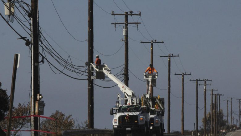 Kalifornia bëhet gati për terrin e paralajmëruar, dy milionë banorë do të mbesin pa energji elektrike për shtatë ditë