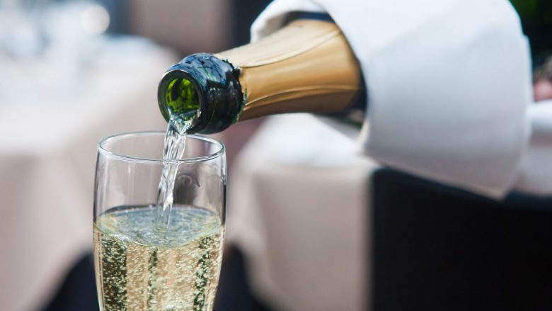 108-vjeçarja thotë se sekreti i jetëgjatësisë është shampanja dhe çokollata