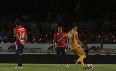 Skuadra vendase proteston në fushë duke mos lëvizur, kundërshtari i shënon gola si në stërvitje
