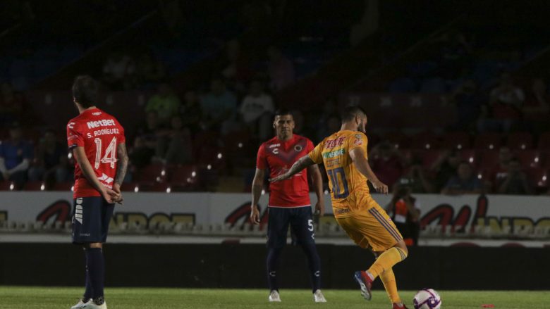 Skuadra vendase proteston në fushë duke mos lëvizur, kundërshtari i shënon gola si në stërvitje