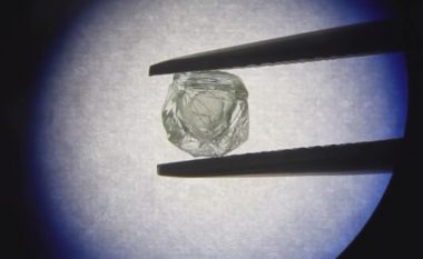 Zbulohet diamanti 800 milionë vite i vjetër, brenda tij ekziston tjetër diamant që lëviz