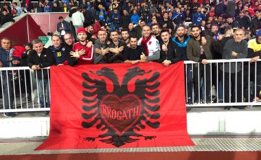 Tifozët nga Tuzi i dhanë mbrëmë Kosovës mbështetje të madhe ndaj Malit të Zi