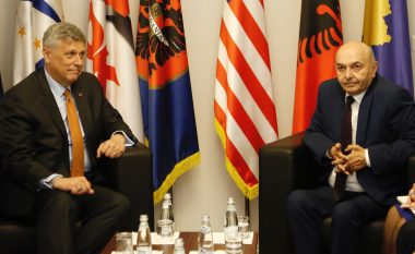 Pas Kurtit, ambasadori amerikan takon edhe Mustafën, flasin për sfidat që e presin Kosovën