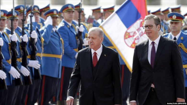 Erdogan dhe Vuçiq takohen në Beograd