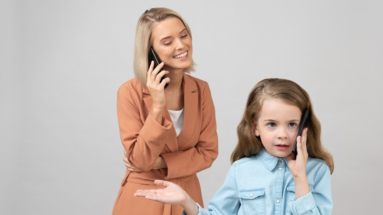 Dëgjimi i zërit të nënës tuaj në telefon është njësoj si përqafimi. Çfarë thonë ekspertët?