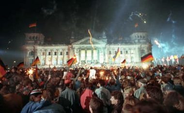 Thaçi për bashkimin e Gjermanisë: Kjo ditë ka frymëzuar edhe Kosovën për t’u angazhuar për të drejtat dhe liritë qytetare