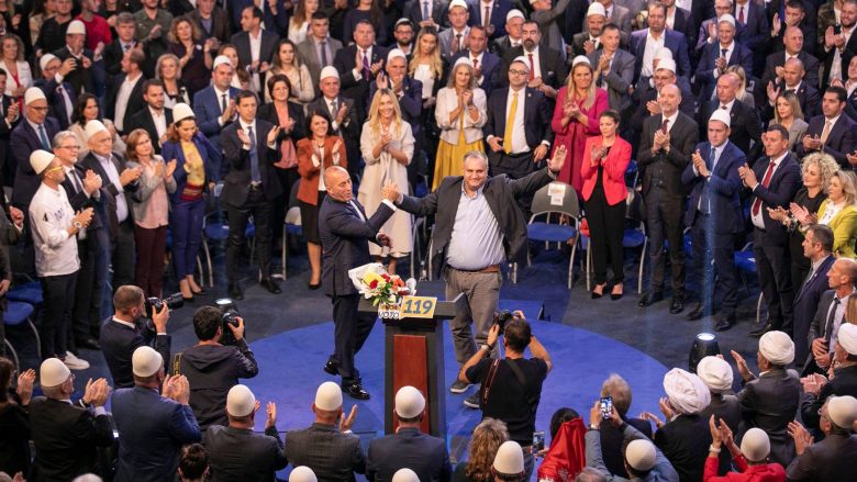 Koalicioni 100% Kosovë mbyll fushatën në Gjakovë