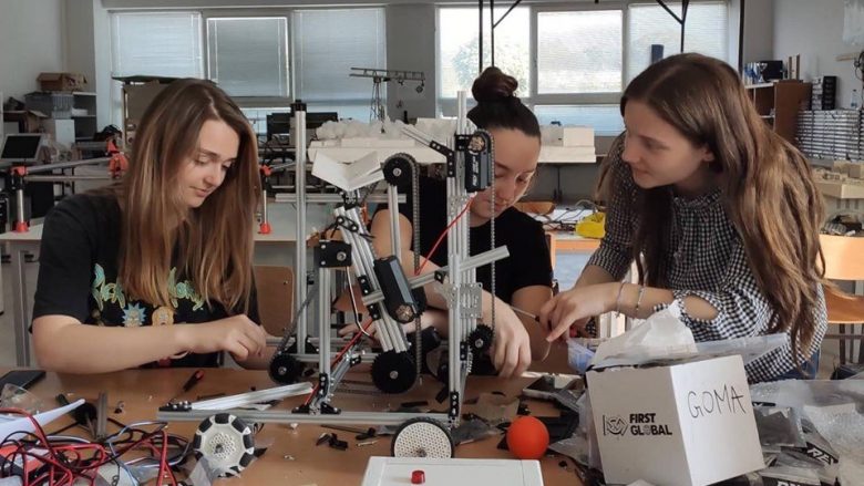 Ekipi përfaqësues i Kosovës po vazhdon përgatitjen për garën e robotikës që mbahet në Dubai
