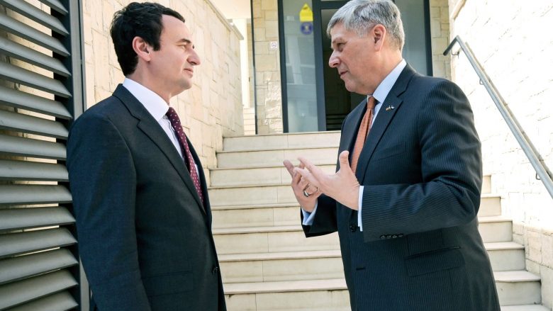 Kurti takon ambasadorin Kosnett, i siguron se do të jetë kryeministër i të gjithëve