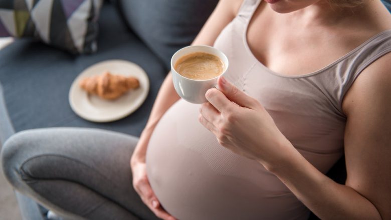 Kafeina shton rrezikun nga aborti: Zvogëloni pirjen ditore të kafes