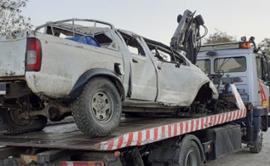 Aksidentohet një veturë në udhëkryqin Pejë-Gjakovë-Prishtinë