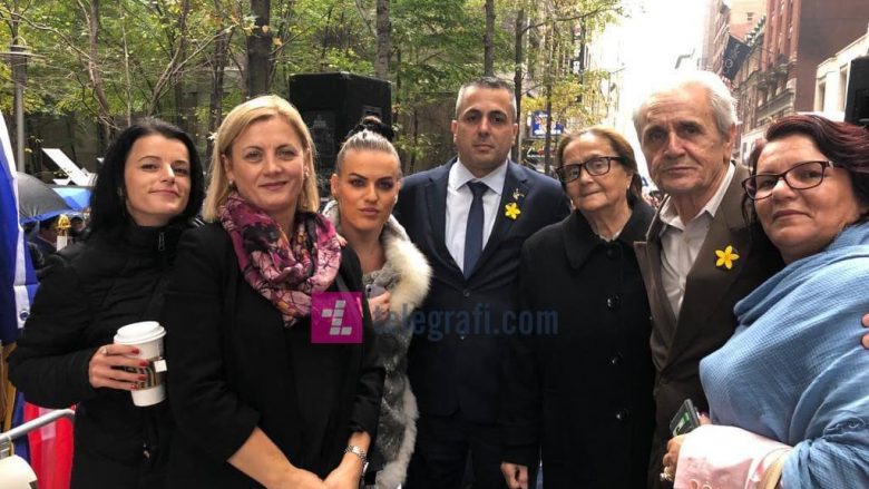Në New York brohoritet ‘Turp për Serbinë’, kërkohet dënimi i krimeve serbe në Kosovë, Bosnje dhe Kroaci