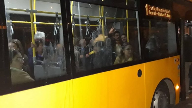 Policia jep informata për autobusin e dëmtuar në Prishtinë