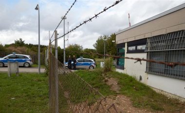 Policia gjermane hap dyert e bunkerit të vjetër, brenda pesë kateve kishte dymijë kompjuterë – aty kryheshin punë të kundërligjshme  