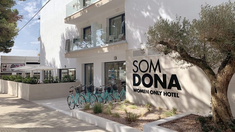 Hoteli që ua ndalon hyrjen meshkujve, hapet resorti i ri në Majorca – u ndërtua ekskluzivisht për femrat që duan t’i ikin “stresit”