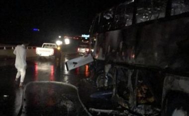 Kishin shkuar për të kryer Umrah, 35 persona gjejnë vdekjen – detajet e një aksidenti të autobusit në rrugën midis Mekës dhe Medinës