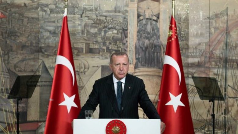 Erdogan: Po më telefonojnë të mbylli kufijtë, unë u them është vonë
