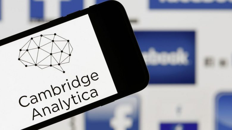 Facebook pajtohet të paguajë gjobë lidhur me Cambridge Analytica