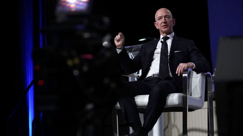 Jeff Bezos, njeriu më i pasur në botë, do të jap 10 miliardë dollarë për luftimin e ngrohjes globale
