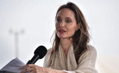 Angelina Jolie flet për betejën e nënës së saj me kancerin e gjirit: Shpresoj që unë mund të jetojë më gjatë