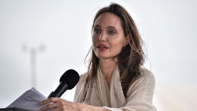 Angelina Jolie flet për betejën e nënës së saj me kancerin e gjirit: Shpresoj që unë mund të jetojë më gjatë