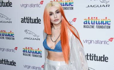 Ava Max falënderon fansat LGBTI, shpallet “artistja më depërtuese e vitit” nga revista më e shitur e këtij komuniteti në Evropë