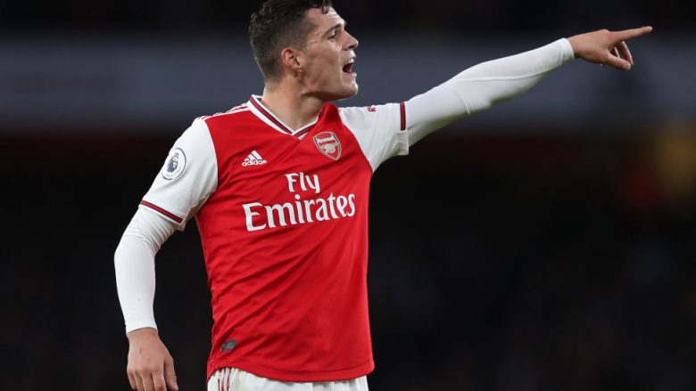 Tifozët e Arsenalit kërkojnë që Xhakës t’i merret shiriti i kapitenit