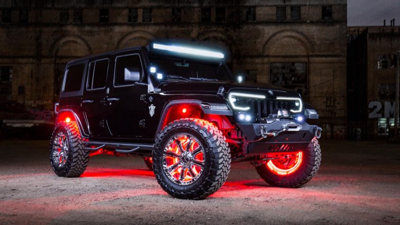 Jeep Wrangler i modifikuar me drita që të frikësojë për Halloween
