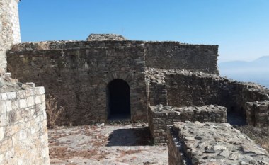 Kalaja e Tetovës, e braktisur nga institucionet
