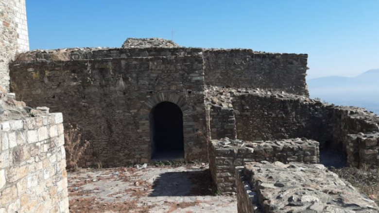 Kalaja e Tetovës, e lënë tërësisht pas dore