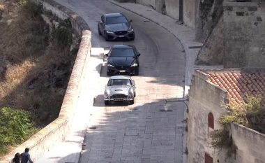 Lëvizjet e shkathëta të Aston Martin DB5 në skenat aksion të filmit për James Bond