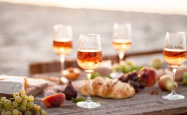 Verë të bardhë e të kuqe me siguri keni konsumuar – por a keni dëgjuar për verën e portokalltë?