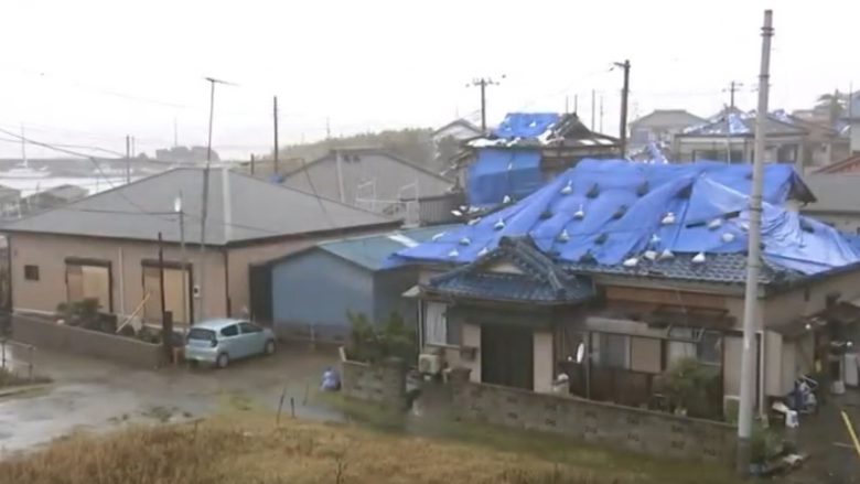 Shirat e rrëmbyeshëm vërshuan pjesën lindore të Japonisë, që ditë më parë u godit nga tajfuni – raportohet për dhjetë të vdekur