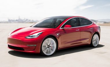 Tesla po punon në sistemin e ri të ngrohjes së ulëseve të veturave