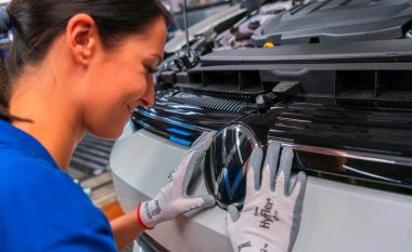 Volkswagen po i prodhon makinat e reja Golf, shumë më shpejtë se më parë