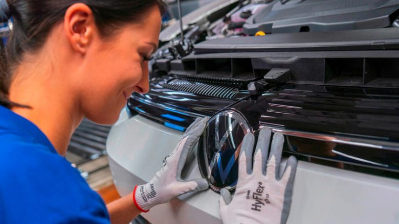 Volkswagen po i prodhon makinat e reja Golf, shumë më shpejtë se më parë