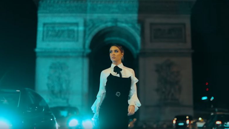 Xhensila publikon klipin e këngës “Paris”, josh me dukjen e saj