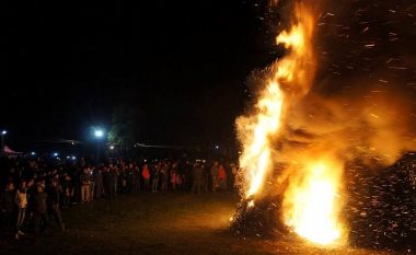 Zjarret Sumedru, tradita që ka mbijetuar në Rumani për më se 2000 vjet
