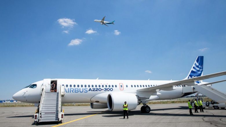 Fluturimi “me gaz të plotë” mund të çojë në dëmtime të motorit – Airbus A220 vendos limite të shpejtësisë në lartësi të caktuar