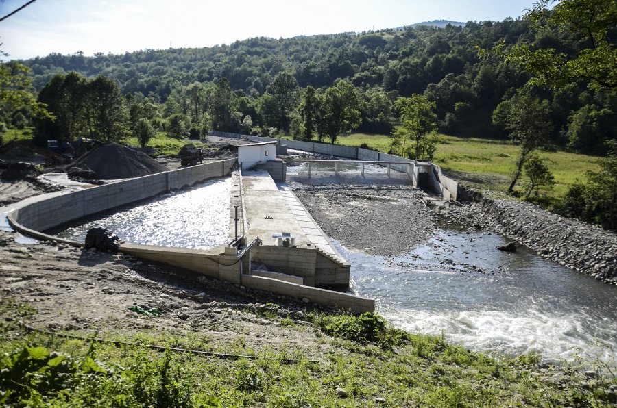 Banorët e Shtërpcës kundërshtojnë ndërtimin e hidrocentralit, ndërhynë policia