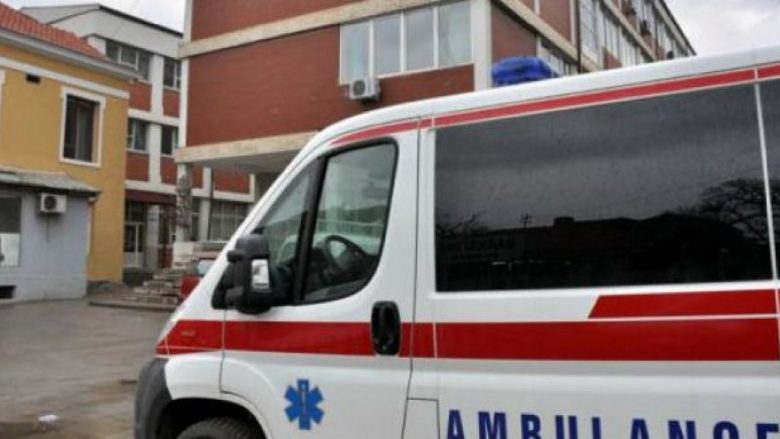 Aksidentohet autoambulanca në Sarandë, infermierja niset me helikopter drejt Tiranës