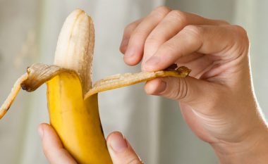 Lëvorja e bananes është më e dobishme seç mendoni: Kështu mund ta përdorni!