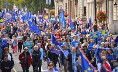 Mijëra britanikë marshojnë rrugëve të Londrës, kërkojnë referendum të ri për Brexit