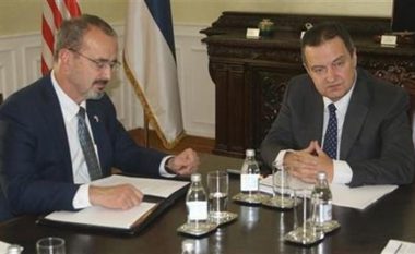 Daçiq i thotë ambasadorit amerikan: Serbia nuk do ta ndalojë fushatën për tërheqjen e njohjeve të Kosovës