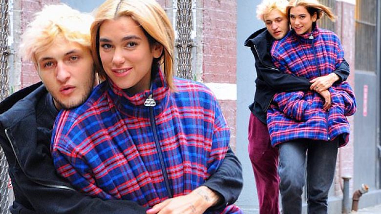 Dua Lipa ndjen ftohtë në New York, Anwar Hadid i huazoi pallton e tij ndërsa shkuan së bashku në ditëlindjen e Bellas