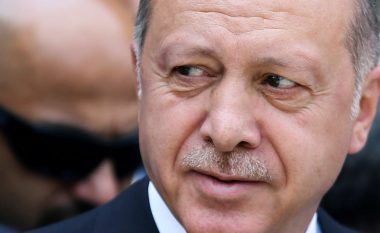Jeta e presidentit turk, Rexhep Tajip Erdogan – fëmijëria e tij, ardhja në pushtet, si i mbijetoi grusht shtetit dhe “poshtërimi” që i bëri presidentit Trump