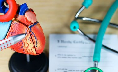 Ruajnë trurin dhe ulin shtypjen e gjakut: Këta artikuj pengojnë sulmin në zemër!