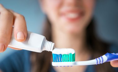 Me siguri jeni duke i pastruar dhëmbët në mënyrë të gabuar: Kështu duhet mbajtur higjiena orale!